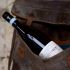 bottiglia nella borsa antica di cuoio di Montepulciano D'Abruzzo DOC della Tenuta Trium di Notaresco a Teramo in Abruzzo