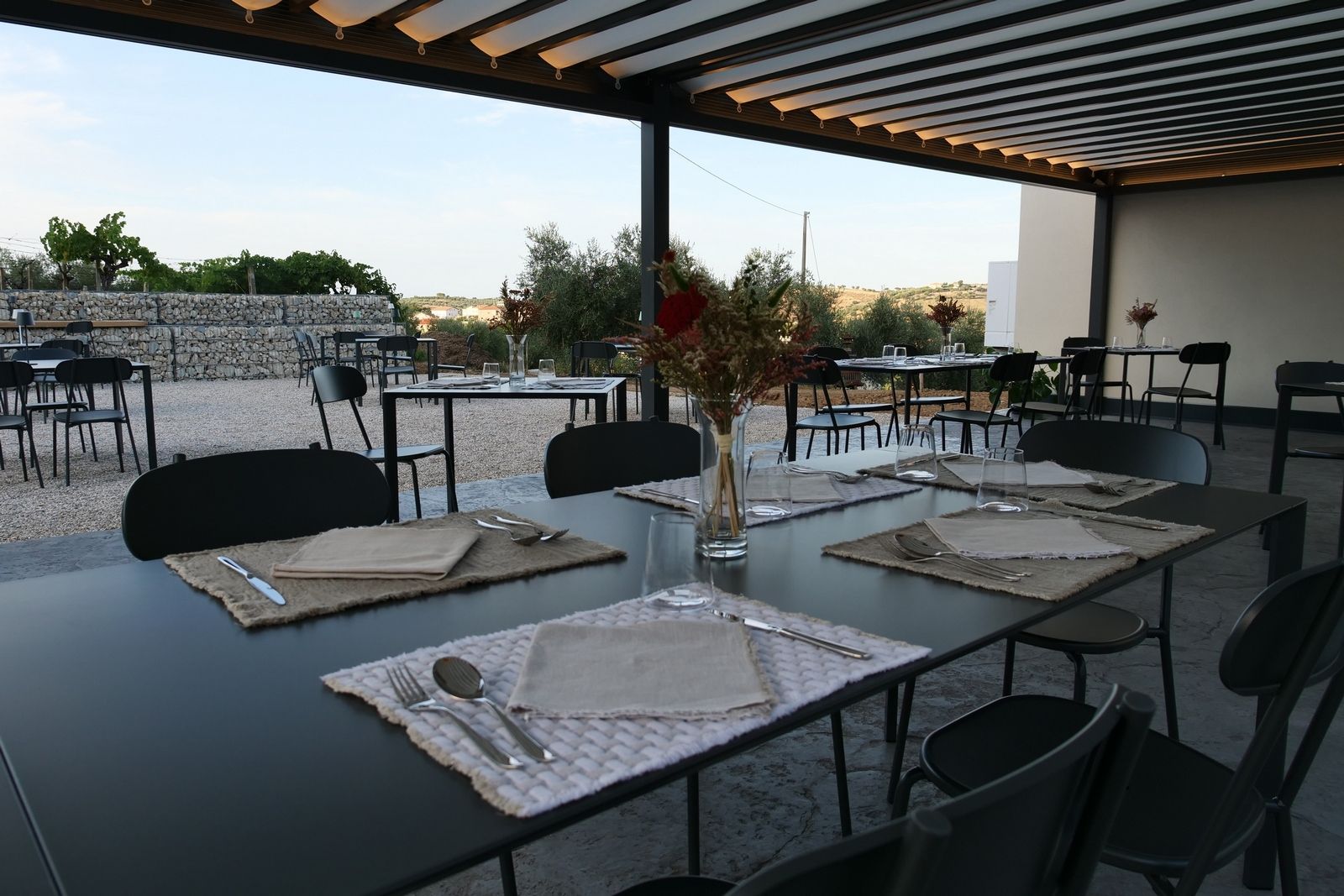 tavoli Agriturismo cena degustazione in cantina Tenuta Trium a Notaresco di Teramo