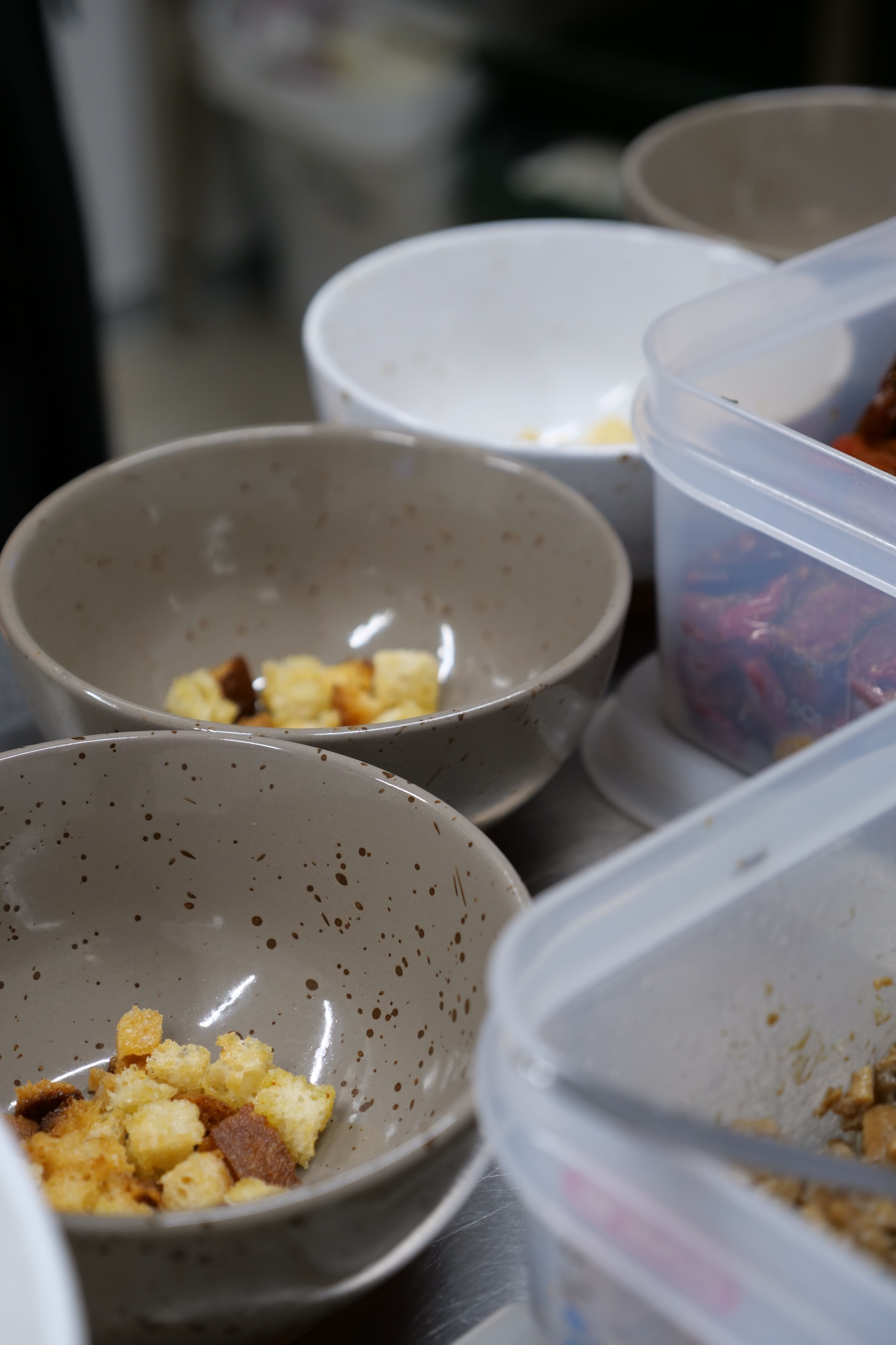 preparazione piatti Agriturismo cena degustazione in cantina Tenuta Trium a Notaresco di Teramo