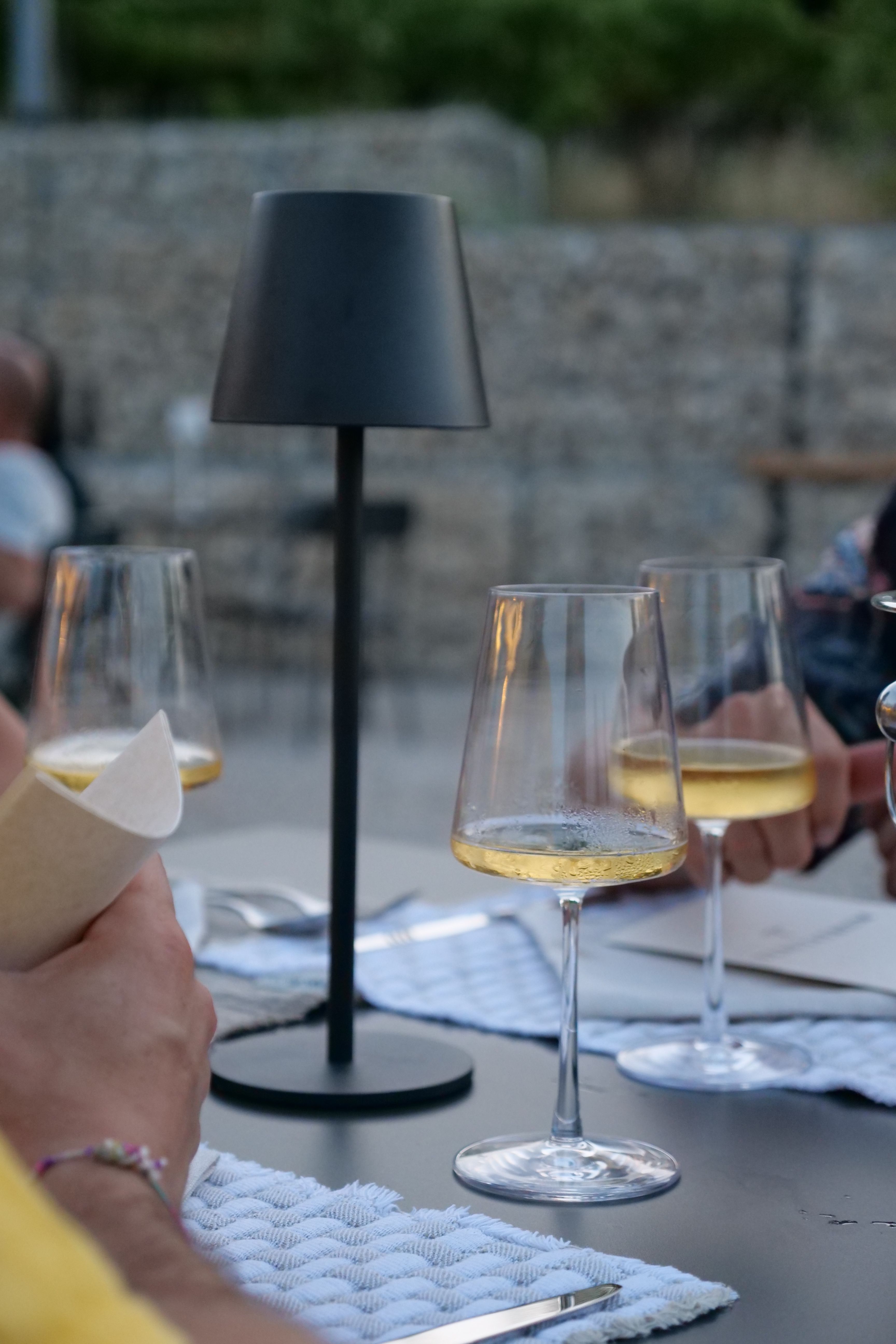 calici trebbiano Agriturismo cena degustazione in cantina Tenuta Trium a Notaresco di Teramo