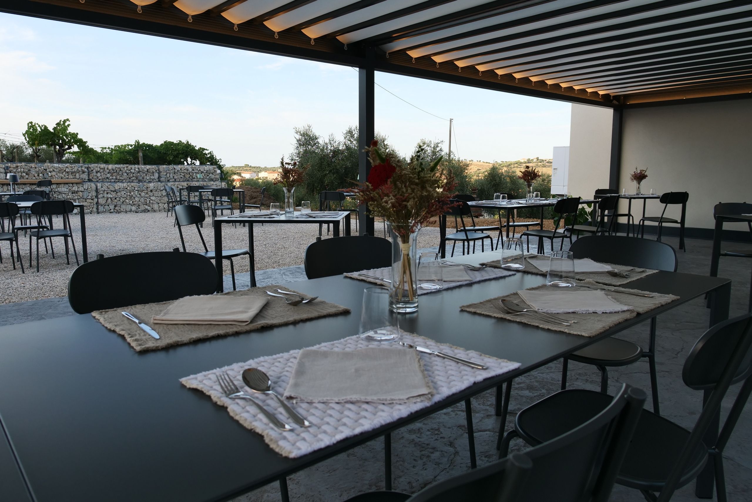 tavoli Agriturismo cena degustazione in cantina Tenuta Trium a Notaresco di Teramo