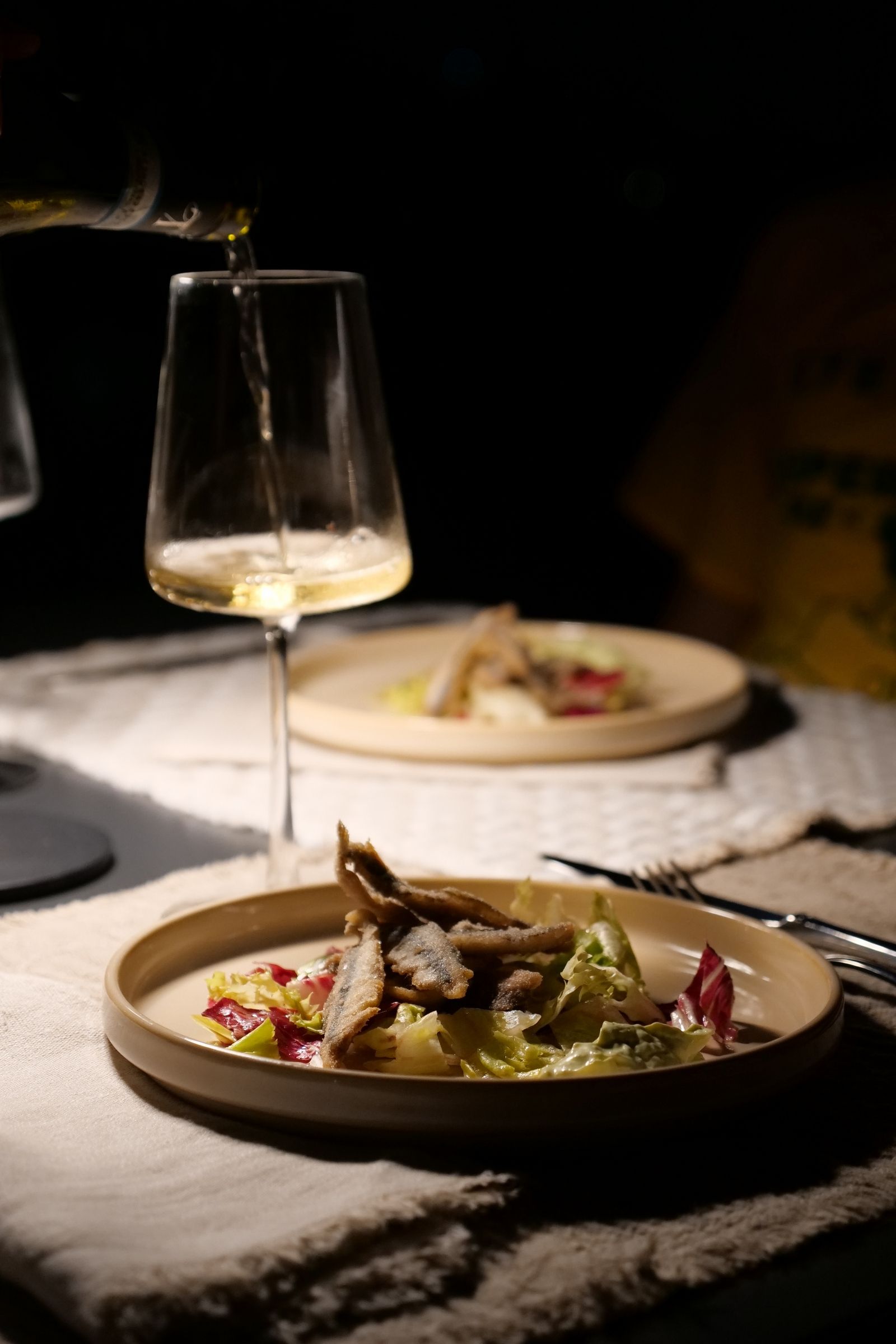 calice di Trebbiano con alici Agriturismo cena degustazione in cantina Tenuta Trium a Notaresco di Teramo