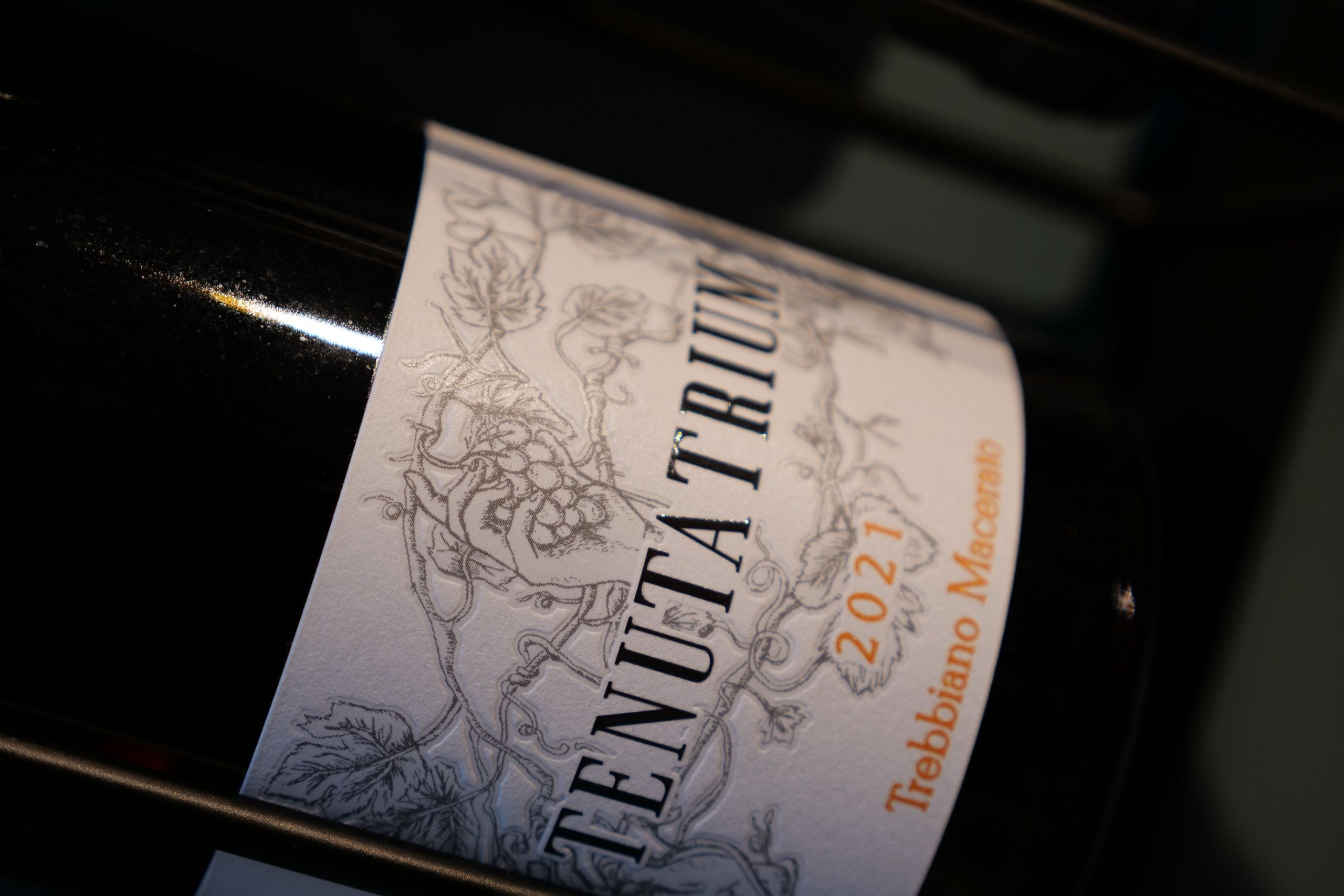 bottiglia Trebbiano Agriturismo cena degustazione in cantina Tenuta Trium a Notaresco di Teramo