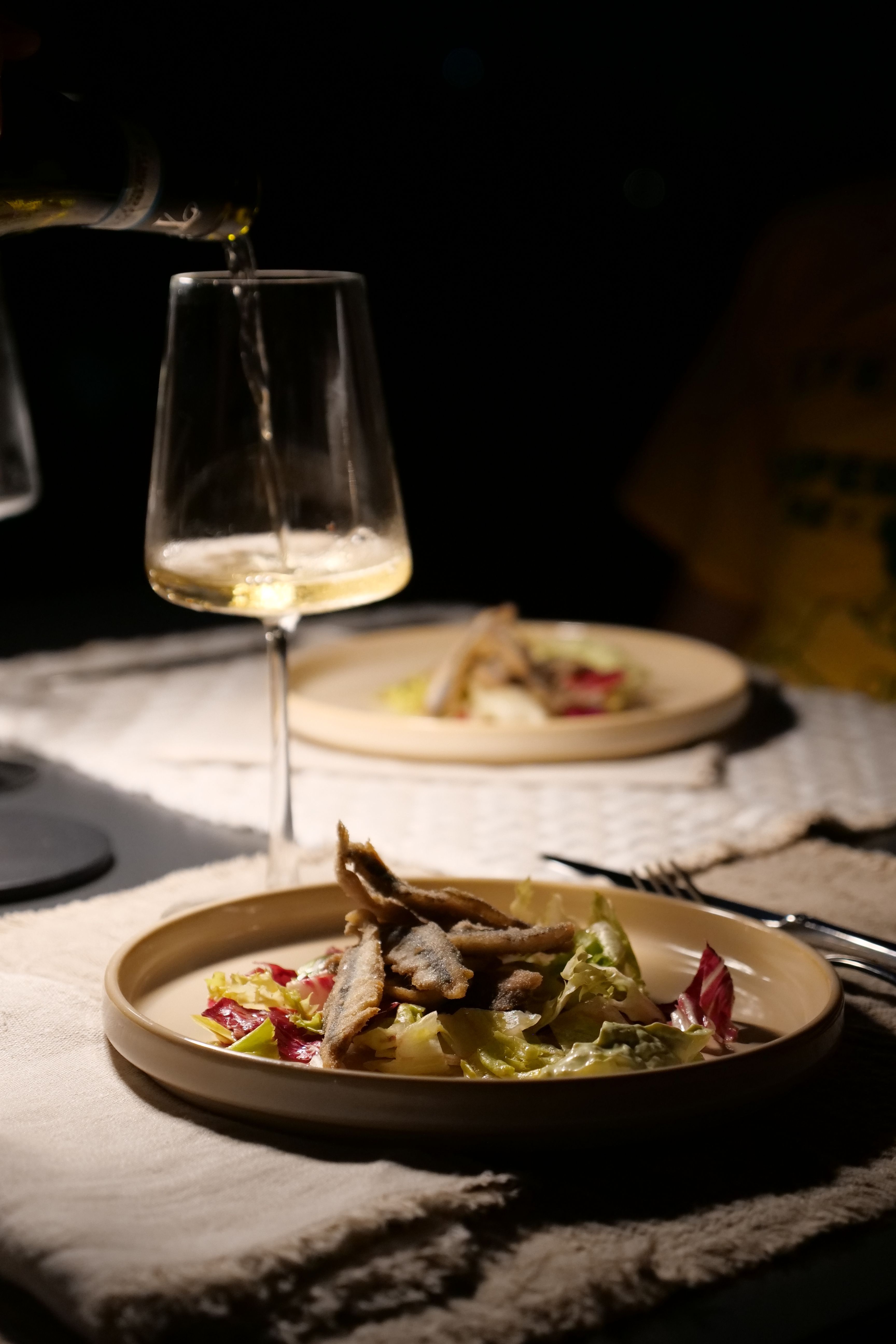 calice di Trebbiano con alici Agriturismo cena degustazione in cantina Tenuta Trium a Notaresco di Teramo