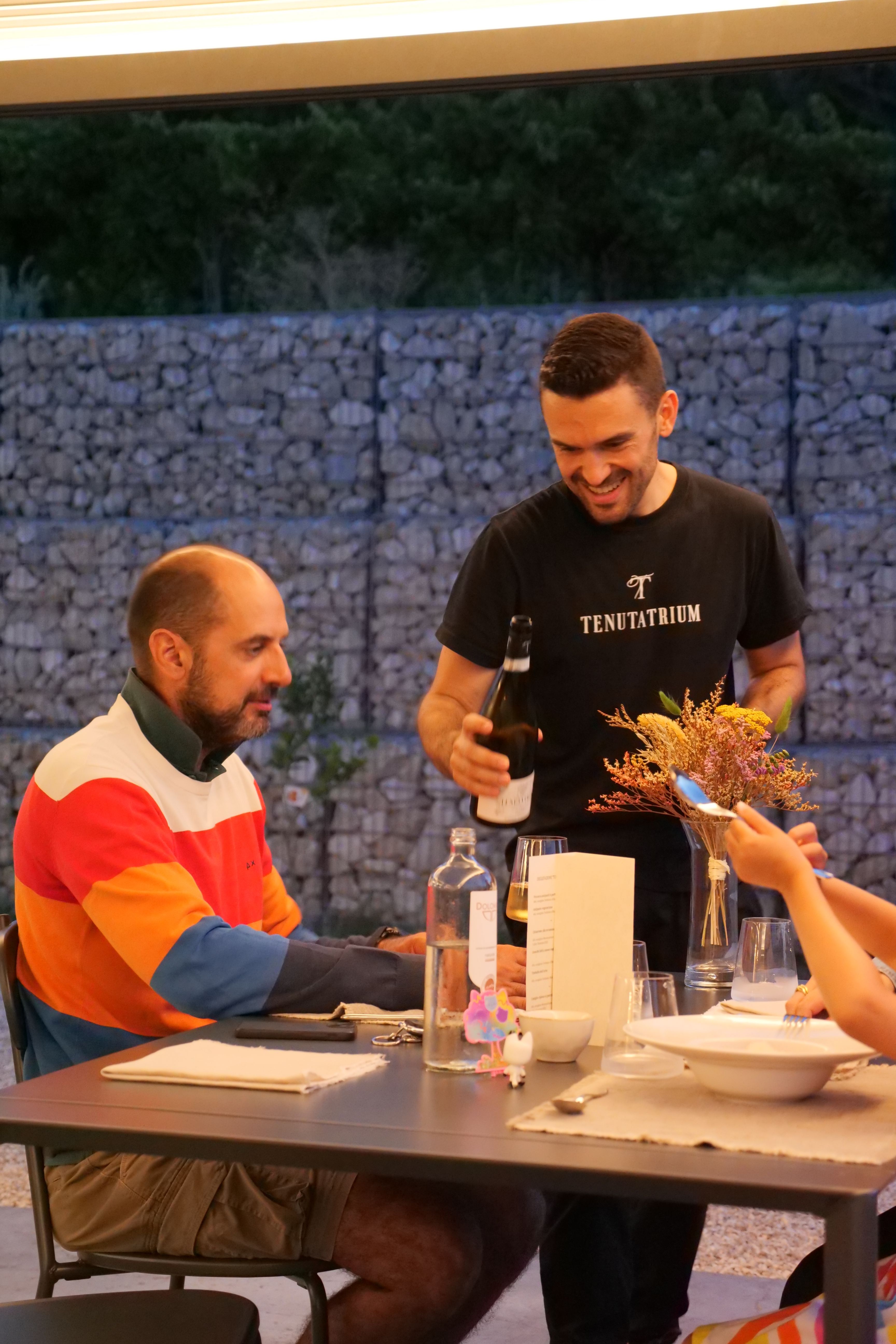 servizio degustazione Agriturismo cena in cantina Tenuta Trium a Notaresco di Teramo