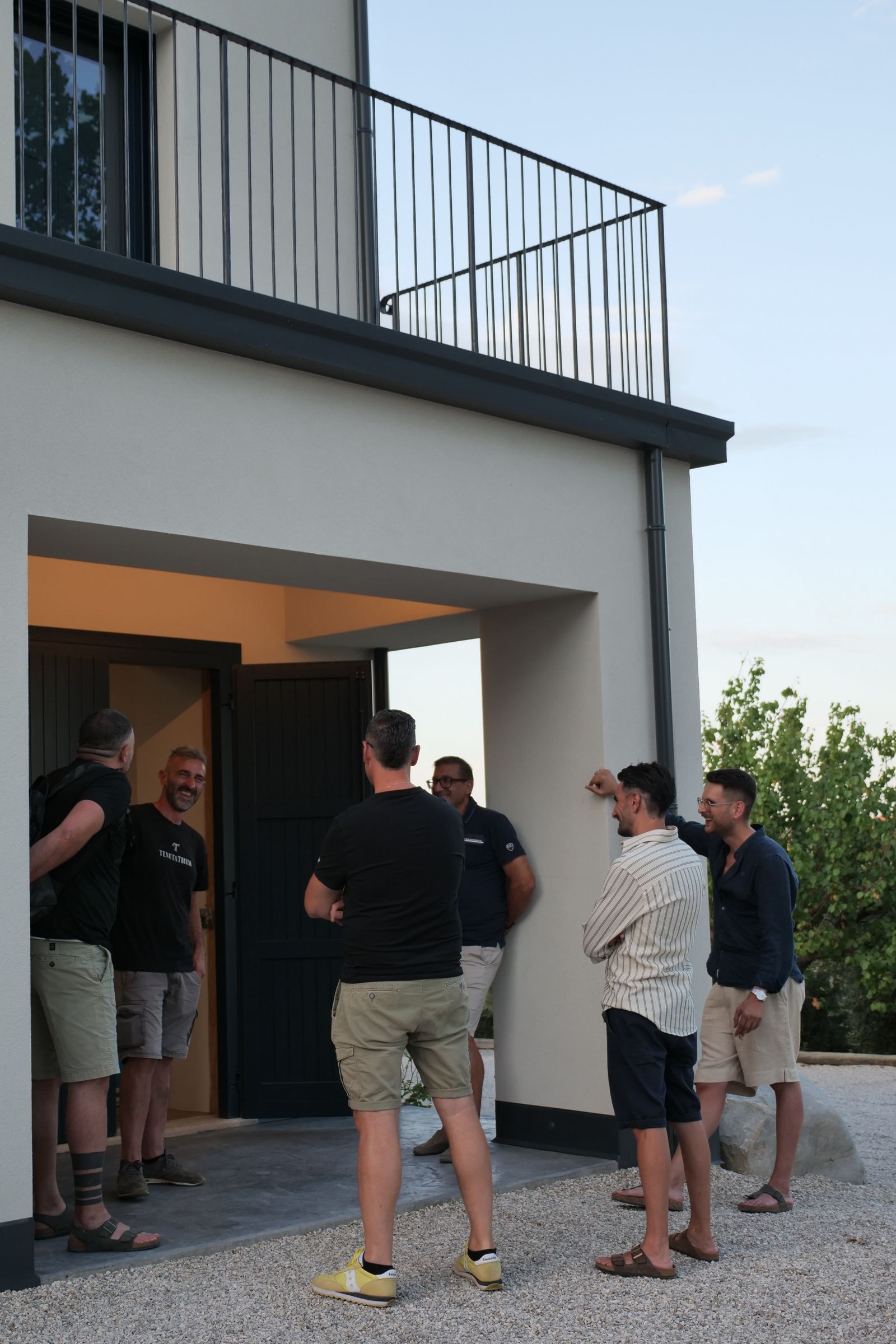 persone esterno Agriturismo cena degustazione in cantina Tenuta Trium a Notaresco di Teramo